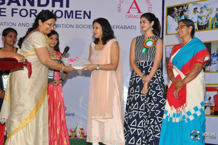 Manasuku-Nachindi-Movie-Team-At-Kasturba-Gandhi-College